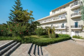 Hotel Vantaris Garden & Corner